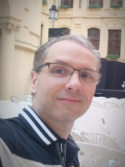 Zoli, 41 �ves szegedi t�rskeres� f�rfi