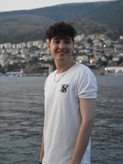 Kevin, 25 �ves tatai t�rskeres� f�rfi