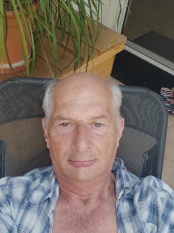 J�zsi, 73 �ves budapesti t�rskeres� f�rfi