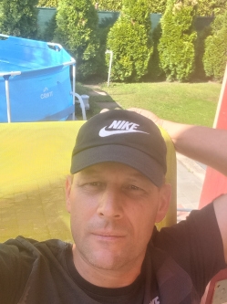 Zoli, 48 �ves budakal�szi t�rskeres� f�rfi