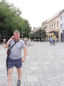 L�szl�, 61 �ves budapesti t�rskeres� f�rfi