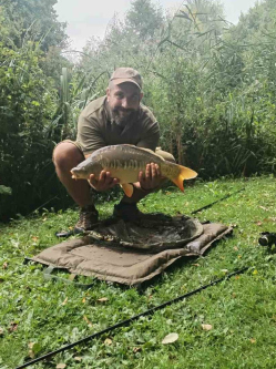 Szabolcs, 43 �ves egyes�lt kir�lys�gi t�rskeres� f�rfi
