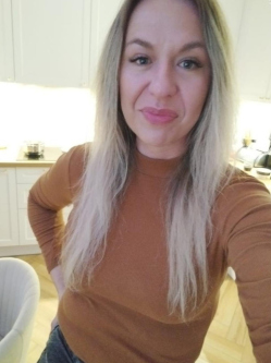 Anna, 45 �ves debreceni t�rskeres� n�