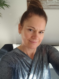 Gitta, 52 �ves K�rnyeb�nya-i t�rskeres� n�