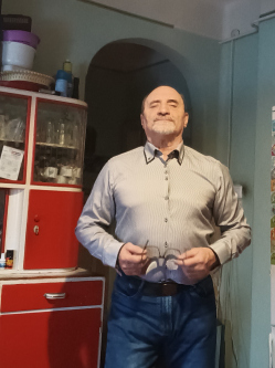 G�za, 69 �ves gy�ngy�si t�rskeres� f�rfi