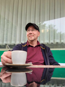 Richard, 48 �ves egyes�lt kir�lys�gi t�rskeres� f�rfi
