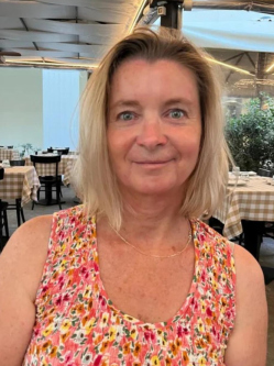 Be�ta, 54 �ves szeksz�rdi t�rskeres� n�