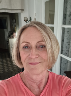 Marcsi, 60 �ves kerepesi t�rskeres� n�