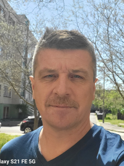 R�bert, 50 �ves kecskem�ti t�rskeres� f�rfi