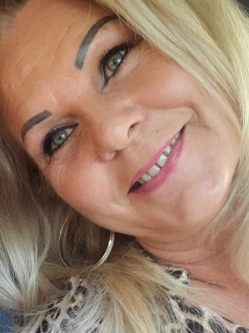 Ibolya, 54 �ves pilisv�r�sv�ri t�rskeres� n�