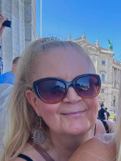 Gy�ngyi, 61 �ves kecskem�ti t�rskeres� n�