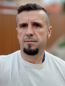 Csabi, 45 �ves budapesti t�rskeres� f�rfi