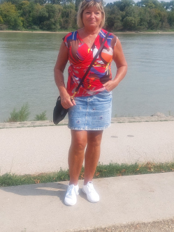 �gnes, 62 �ves budapesti t�rskeres� n�