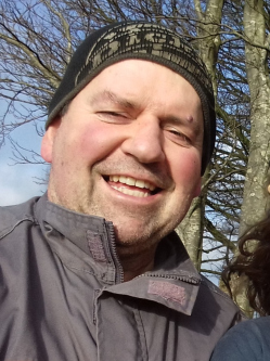 Jozsi, 52 �ves t�rskeres� f�rfi, Cambridgeshire, Peterborought bele�rtve