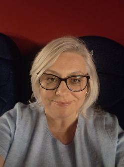 T�mea, 48 �ves budapesti t�rskeres� n�