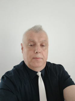 Gyula, 53 �ves t�rskeres� f�rfi, Brass�