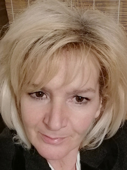 Judit, 59 �ves r�ckevei t�rskeres� n�