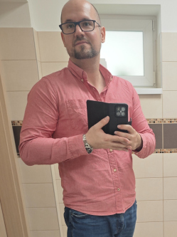 Norbert, 34 �ves pom�zi t�rskeres� f�rfi