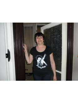 Keresztfalvi �va, 61 �ves budapesti t�rskeres� n�
