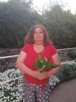 Gy�ngyvir�g, 67 �ves sz�kesfeh�rv�ri t�rskeres� n�