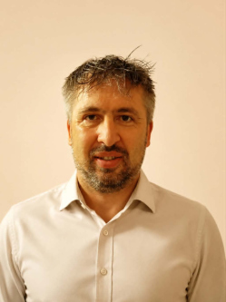 Rafael, 47 éves társkereső férfi, Nagykapornak