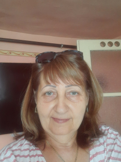 Adri �vi, 62 �ves budapesti t�rskeres� n�