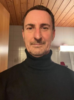 L�szl�, 53 �ves tatab�nyai t�rskeres� f�rfi