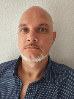Attila, 47 �ves dunavars�nyi t�rskeres� f�rfi