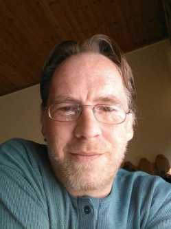 Albert, 54 �ves zalaegerszegi t�rskeres� f�rfi