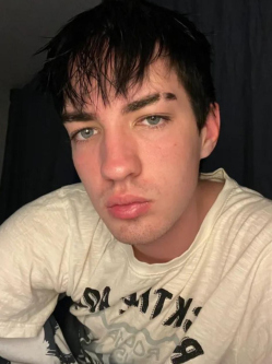 Zsolt, 23 �ves kecskem�ti t�rskeres� f�rfi