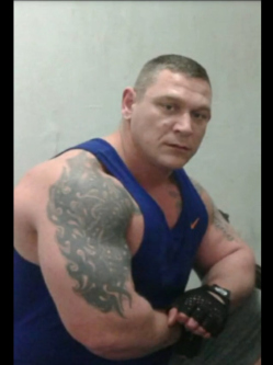Zsolt, 45 �ves budapesti t�rskeres� f�rfi