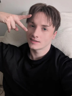 Tibor, 18 �ves budapesti t�rskeres� f�rfi