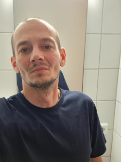Lack�, 39 �ves budapesti t�rskeres� f�rfi