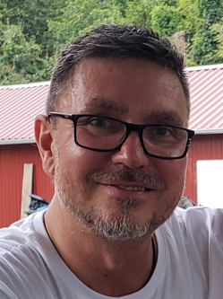 G�bor, 53 �ves zs�mboki t�rskeres� f�rfi