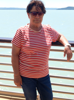 Kati, 74 �ves cegl�di t�rskeres� n�