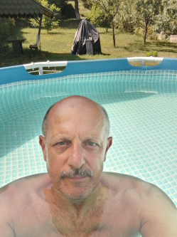 L�szl�, 67 �ves t�rskeres� f�rfi, Salg�tarj�n