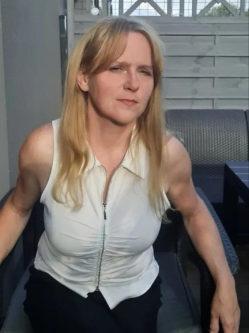 Adrienn, 42 �ves budapesti t�rskeres� n�
