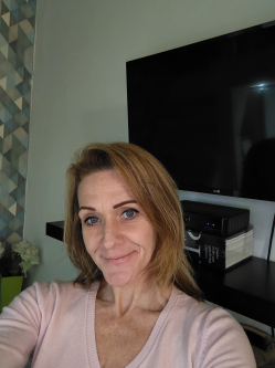 Katalin, 46 �ves budapesti t�rskeres� n�