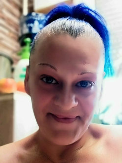 Nita, 48 �ves duna�jv�rosi t�rskeres� n�