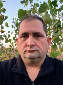 Imre, 50 �ves t�rskeres� f�rfi, Kissz�ll�s