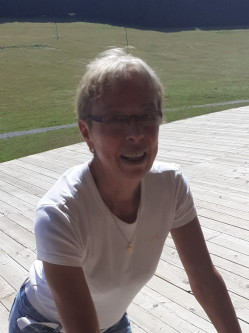 Marika, 69 �ves rom�niai t�rskeres� n�