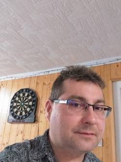 Csaba, 46 �ves kar�csondi t�rskeres� f�rfi