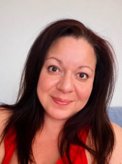 Anett, 40 �ves t�rskeres� n�, Nagy-Britannia Angli�n k�v�li r�sze