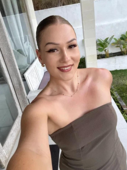 Zs�fia, 21 �ves egri t�rskeres� n�
