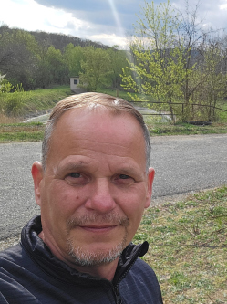 Zoli, 52 �ves buda�rsi t�rskeres� f�rfi