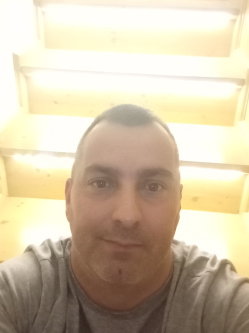 Norbert, 49 �ves budapesti t�rskeres� f�rfi