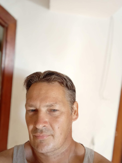 Istv�n, 48 �ves budapesti t�rskeres� f�rfi