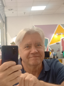 Juli�n, 67 �ves �rdi t�rskeres� f�rfi