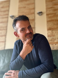 Csaba, 43 �ves budapesti t�rskeres� f�rfi