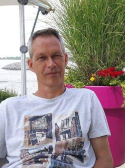 L�szl�, 57 �ves budapesti t�rskeres� f�rfi
